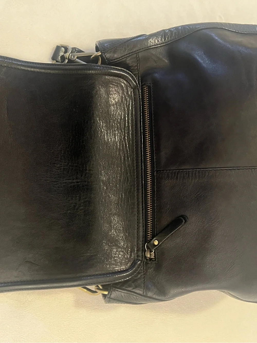 💚Gianni Conti metal logo plaque Black Leather Shoulder Bag with Gold Plaque🩷